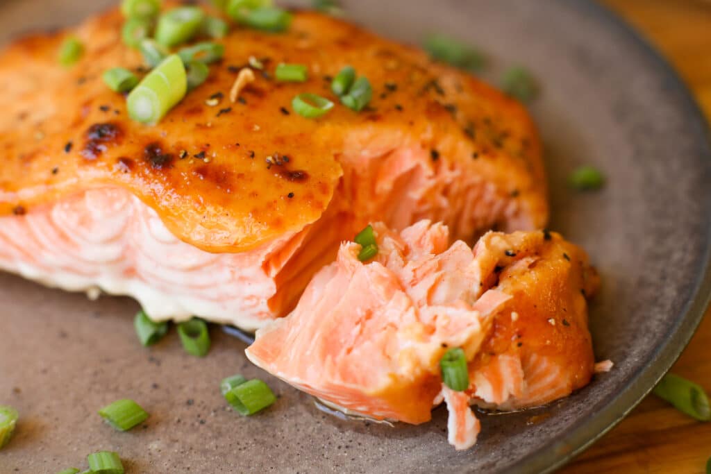 Baked Salmon with Spicy Creamy Sauce – Healthyish Foods