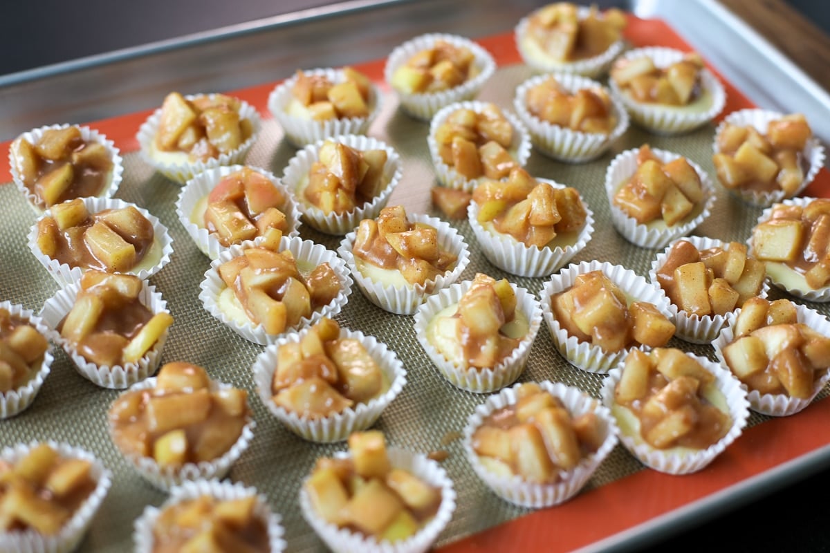easy mini cheesecakes. with apple filling.