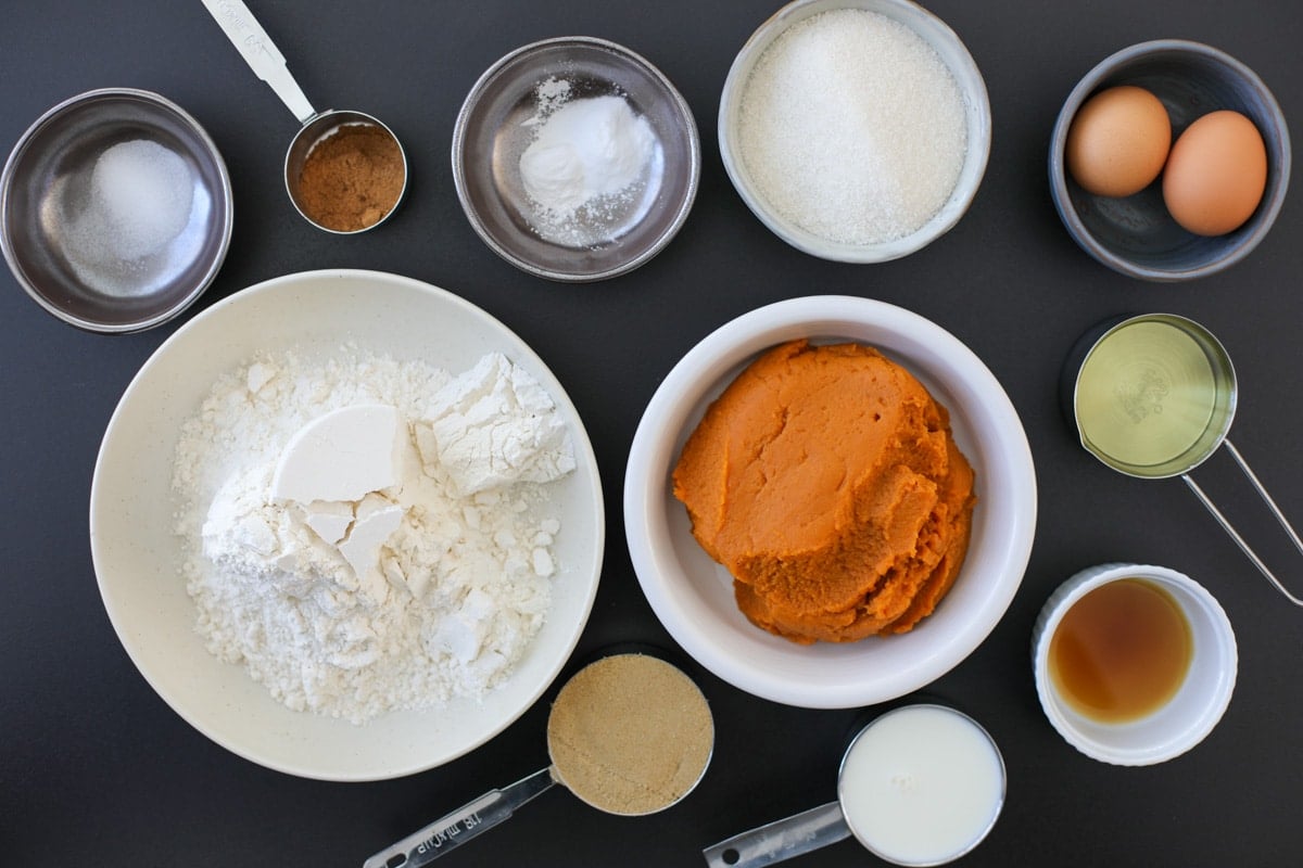 Ingredients needed for the pumpkin cake. 